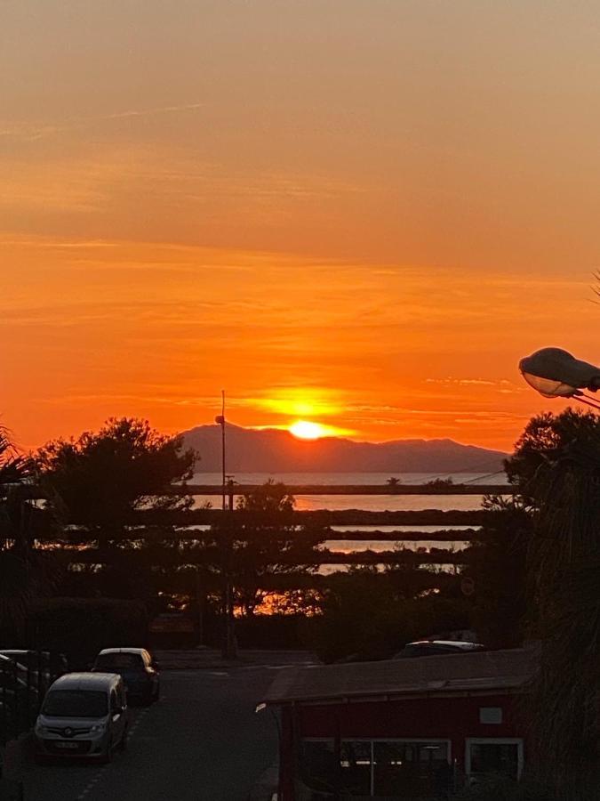 A Quelques Pas De La Mer La Capte Hyères Exteriör bild